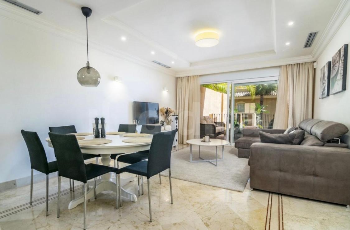 Apartemen Aloha Hill Club *